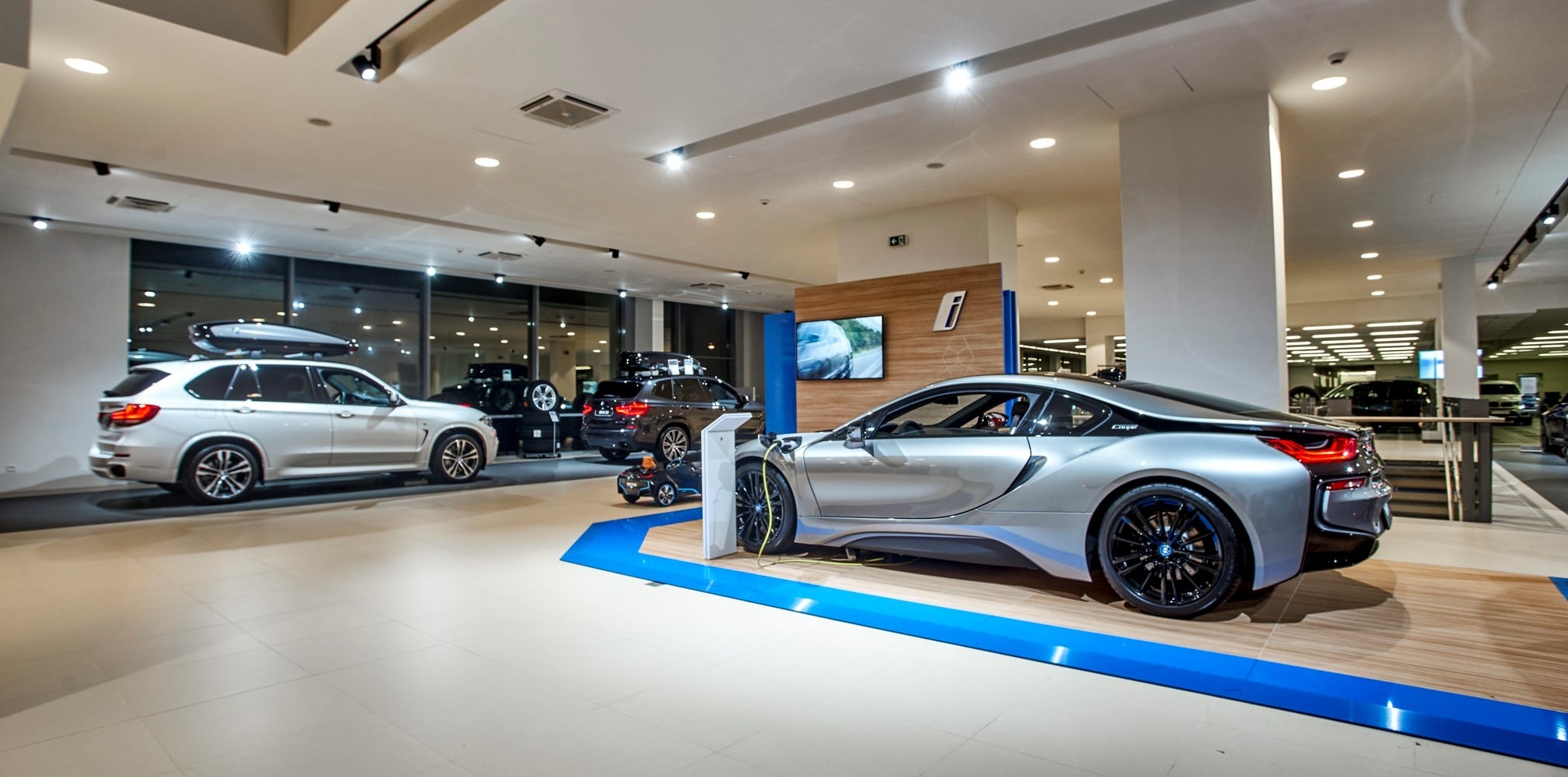 BMW výrazne zmení model svojho predaja v Európe. Dealerov už potrebovať nebude