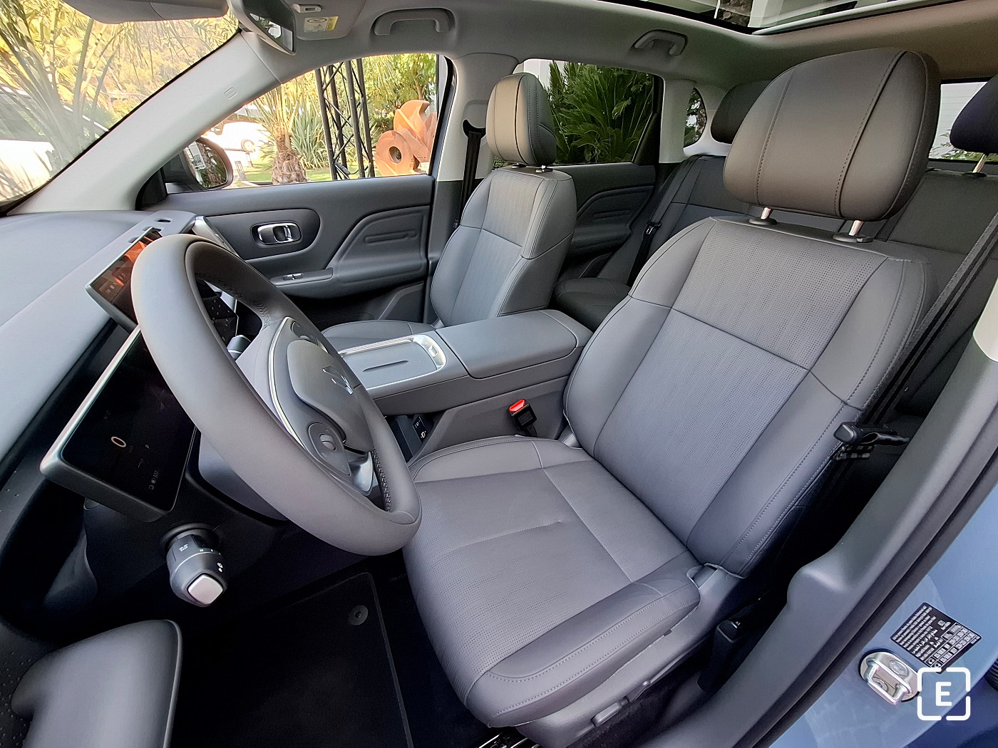 Interiér Leapmotor B10 front seats interior