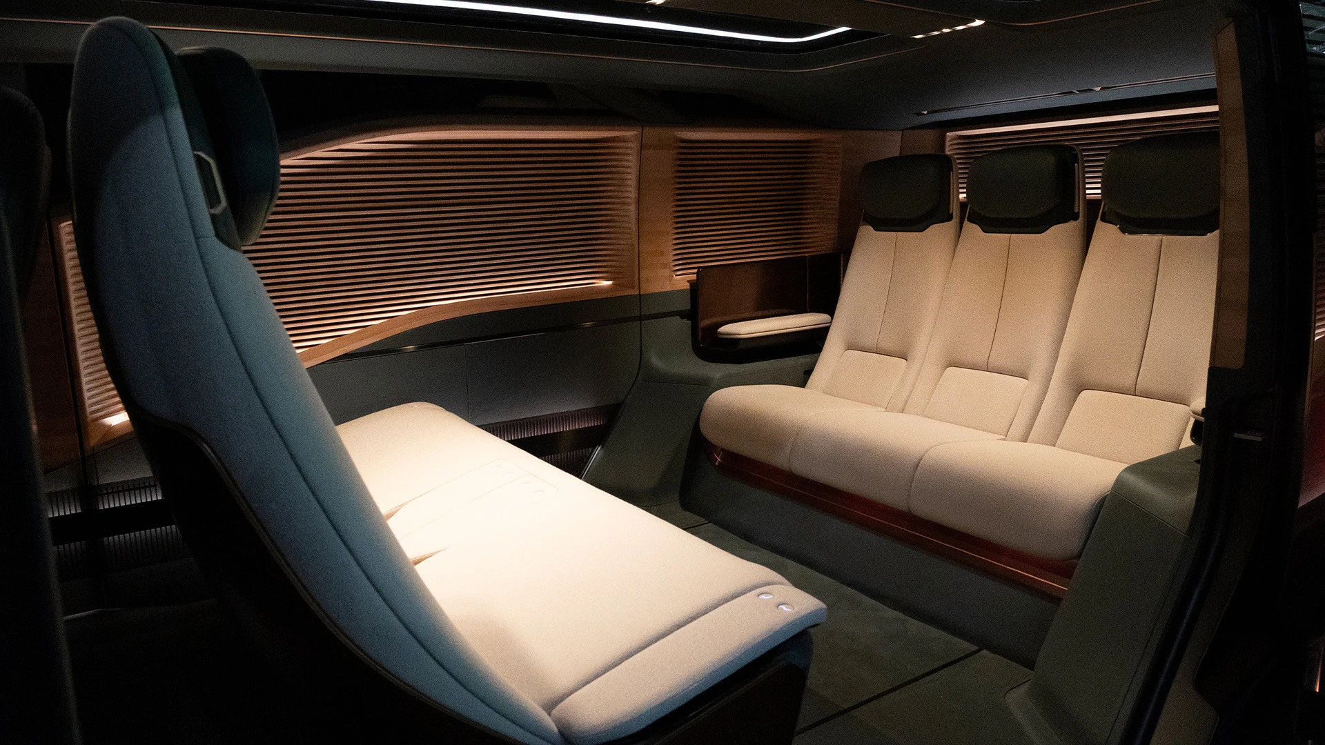 Lexus LS - interiér