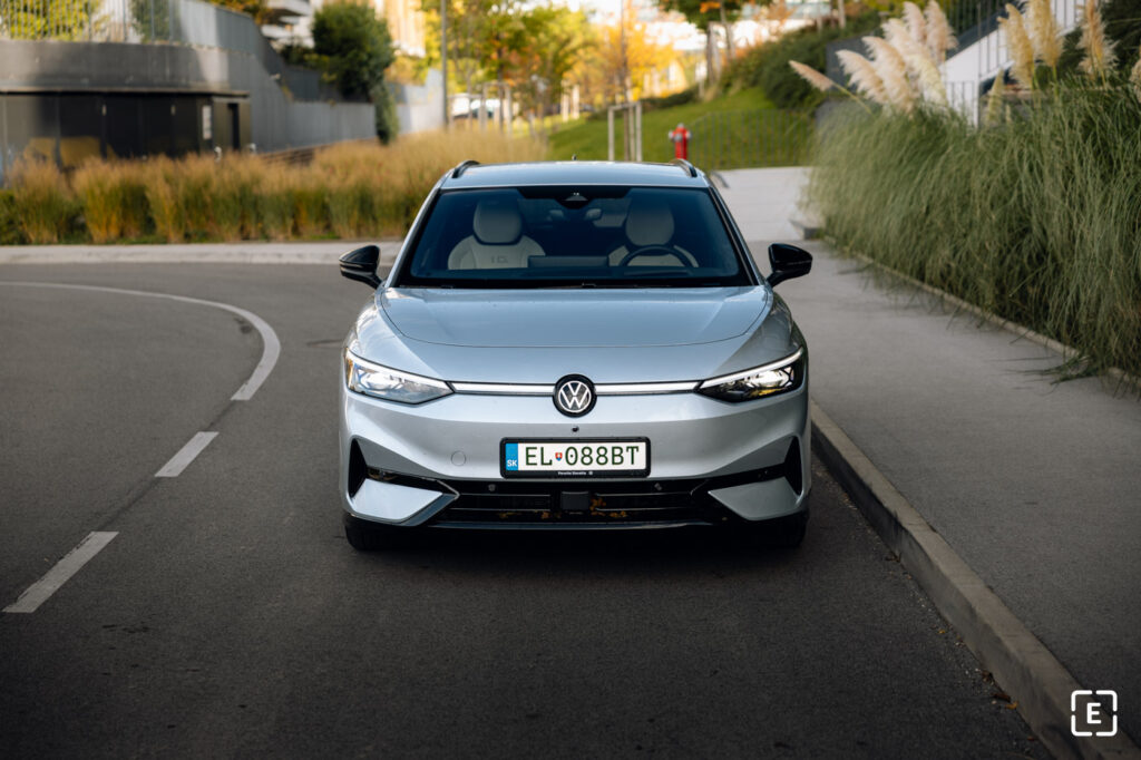 2025 Volkswagen ID.7 Tourer front iq lights