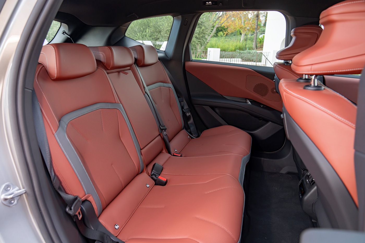 Interior BMW iX3 rear seats standard legrrom