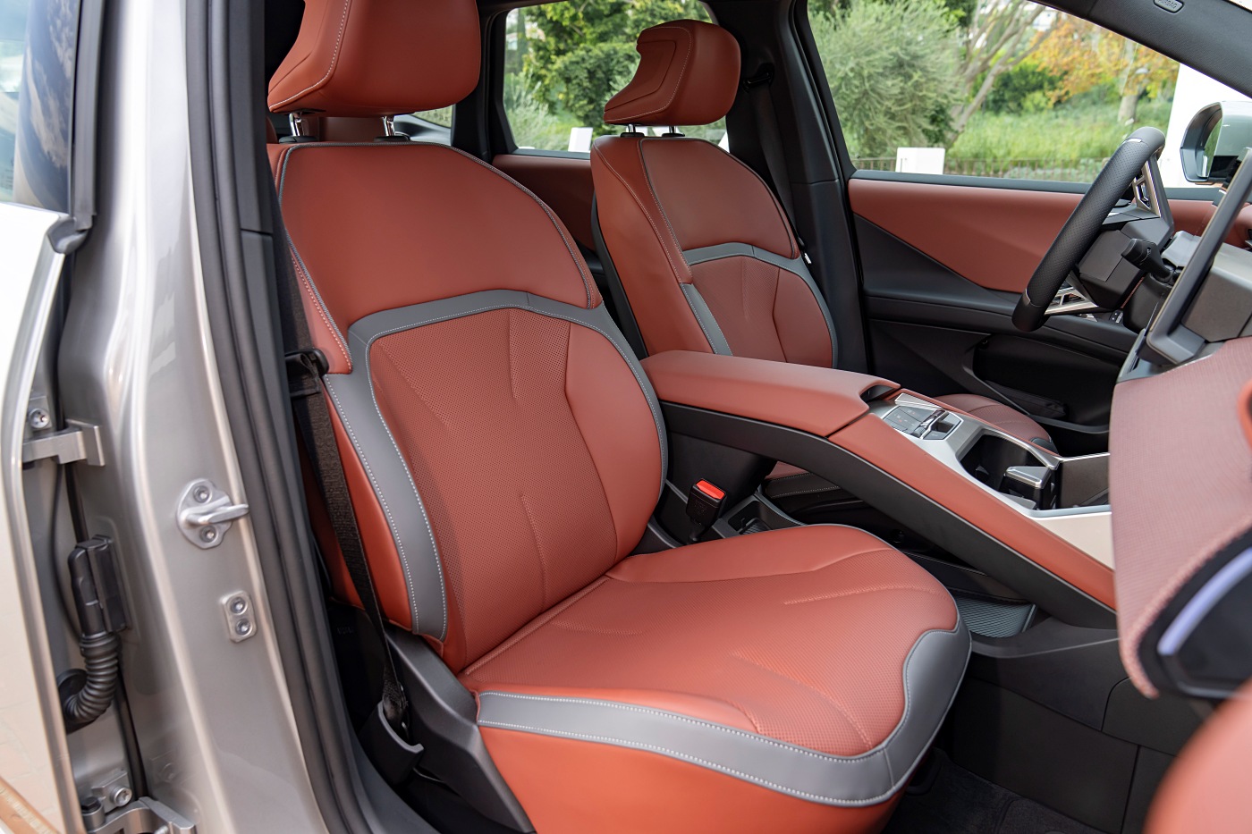 Interior BMW iX3 front seats standard