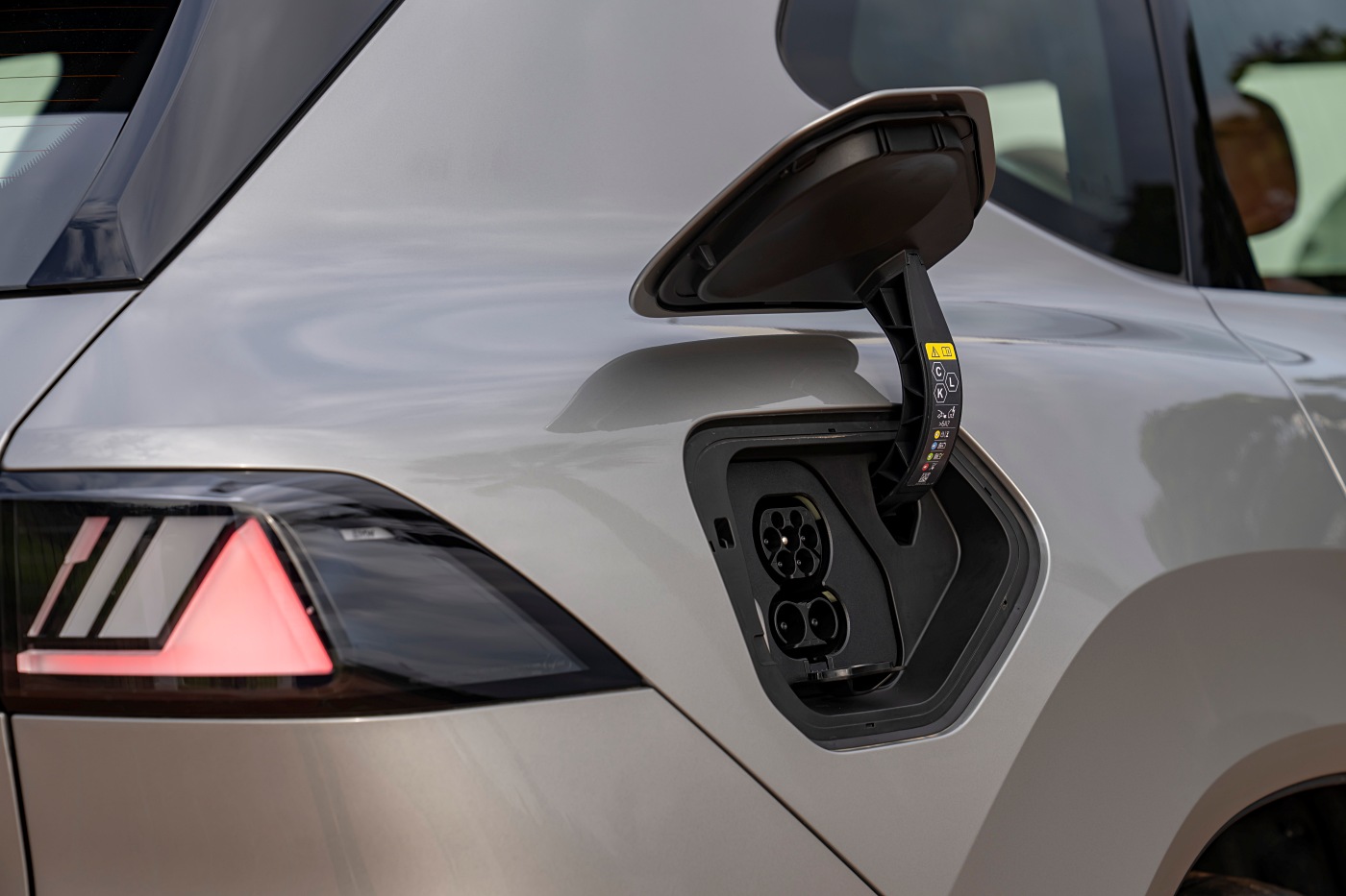 bmw ix3 battery charging kwh