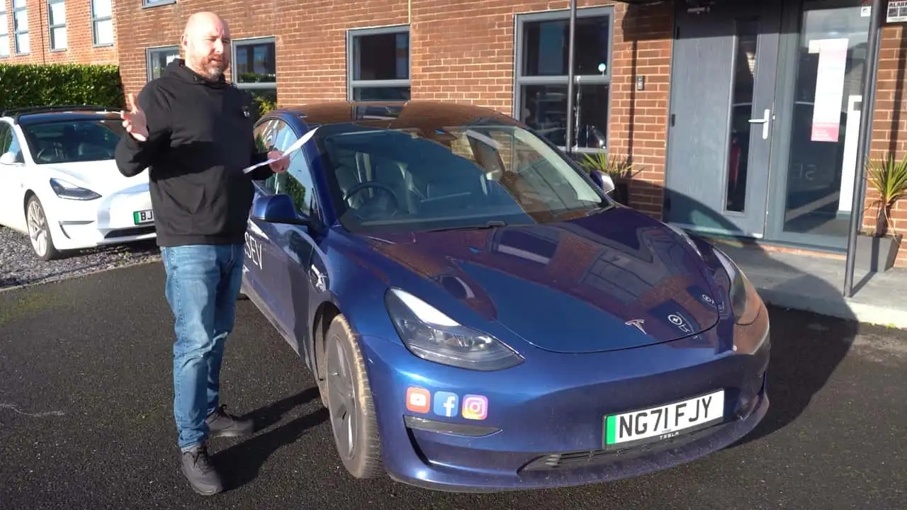 Na Tesle Model 3 najazdil kilometrov